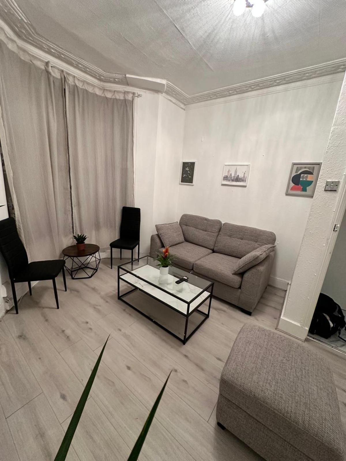 Apartment Millais Road 3 Bedroom Flat *